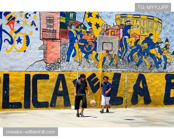 街头篮球场季后赛主题涂鸦，社区篮球氛围浓厚