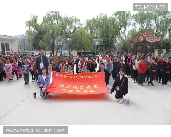 邵阳市商贸工会比赛职工穿工装上场，企业拉拉队创意助威